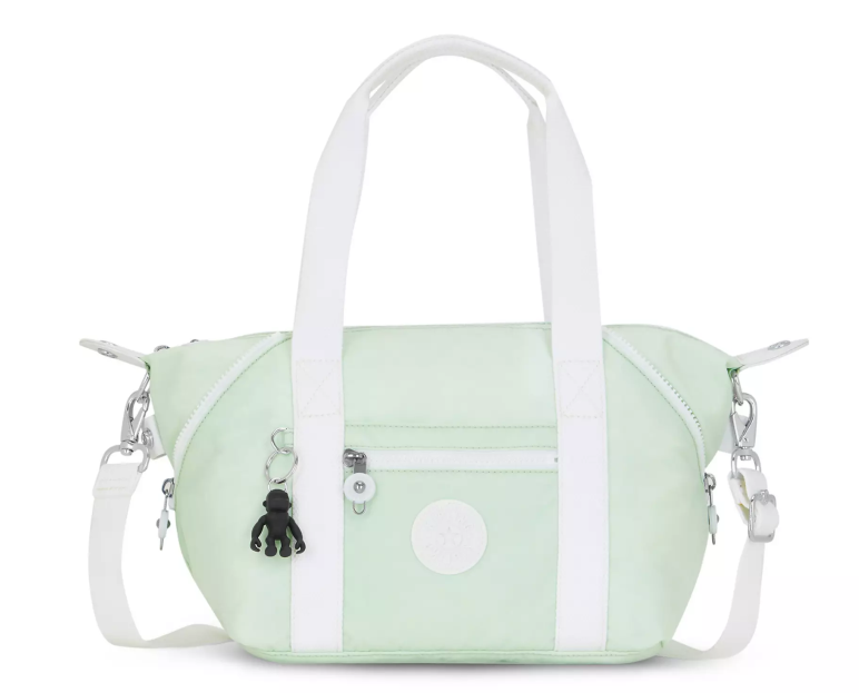 Prečo s&uacute; Kipling kabelky a batohy ide&aacute;lne pre zanepr&aacute;zdnen&uacute; fotografku